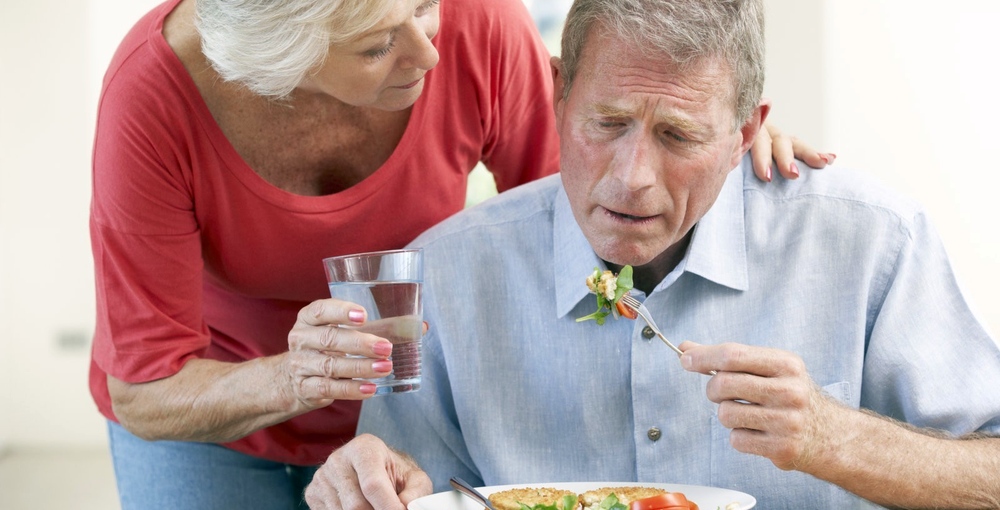 Отказ от еды у пожилых людей